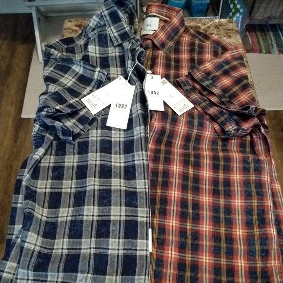 Men's S/S Distressed Shirts - 2 of Them w/Socks!! - Picture 2 of 6